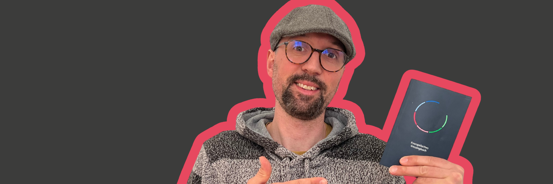 Carsten Hauptmann zeigt das neue Gesangbuch